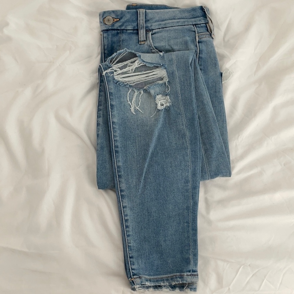 AE, Curvy, High Rise, Size 10, Light Wash, Skinny, Ripped Jeans. Rarely worn.